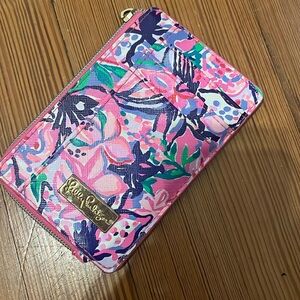Lilly Pulitgzer wallet without zipper handle